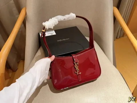 Yves Saint Laurent Hobo