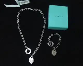 Tiffany & Co Tiffany thick chain front clasp peach necklace