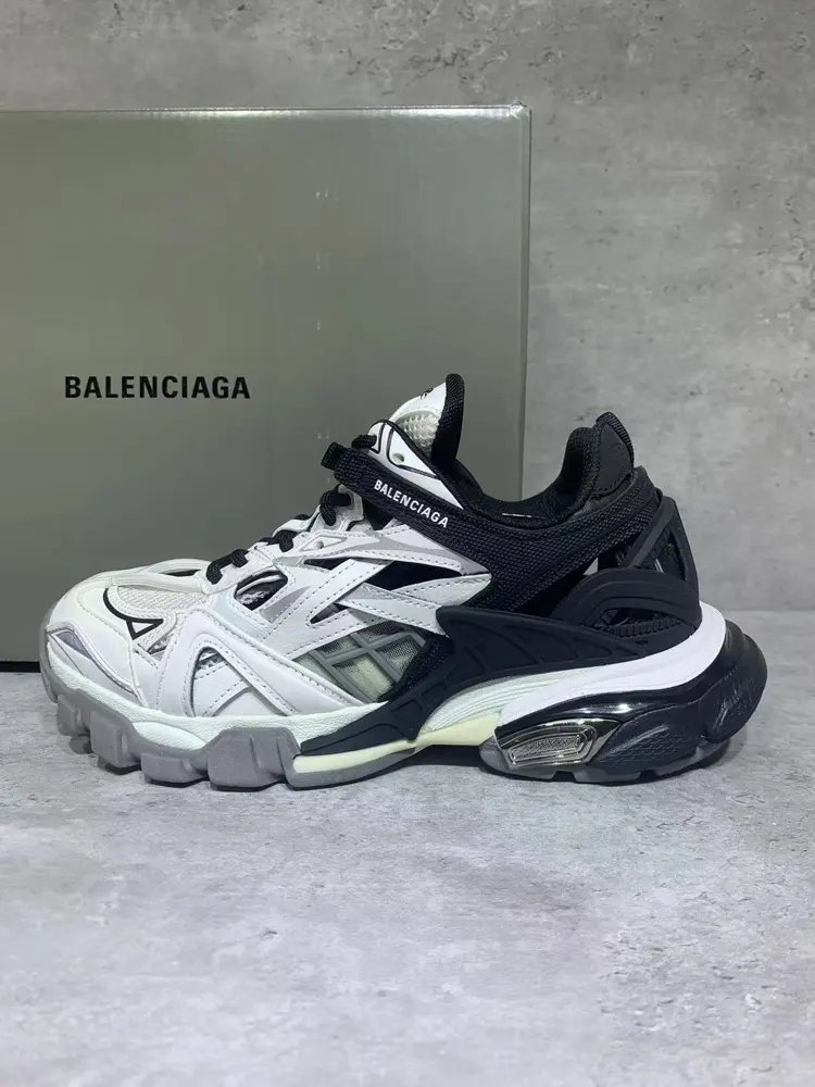 Balenciaga Track 4.0 Balenciaga 4th generation Added a new design While continuing the