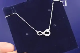 Swarovski Endless Love 8-shaped heart-shaped diamond clavicle necklace