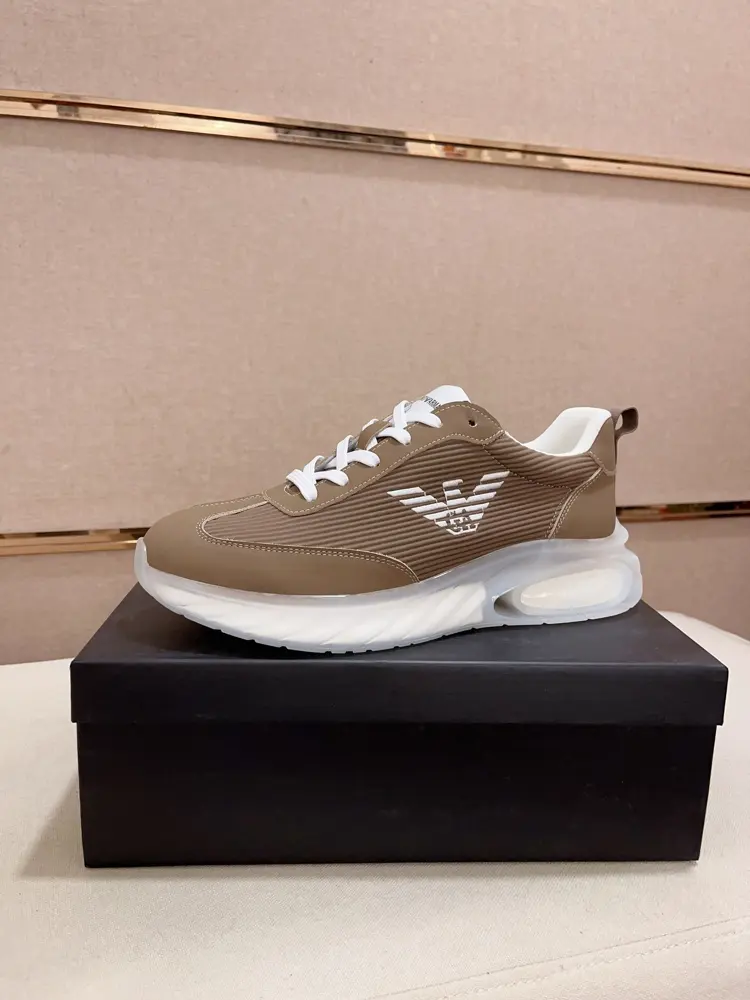 Armani casual shoes upper Italian imported cowhide. Fully imported mesh lining + leather