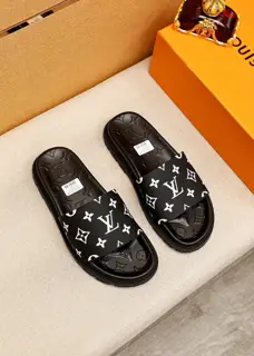 Louis Vuitton popular men’s slippers