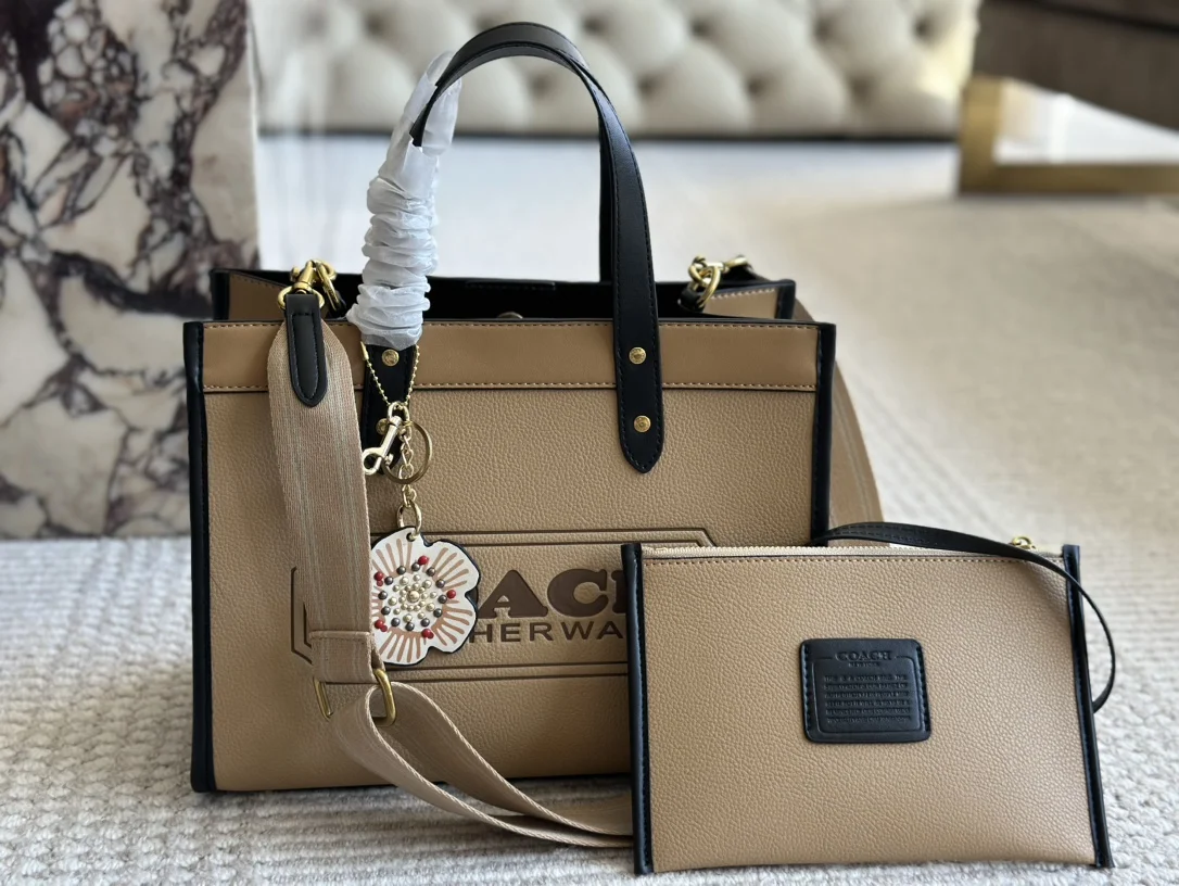 COACH Tote