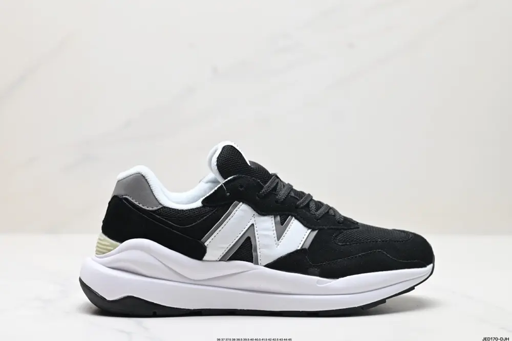 New Balance NB5740 series uses a variety of carefully selected high-quality materials to M5740CB