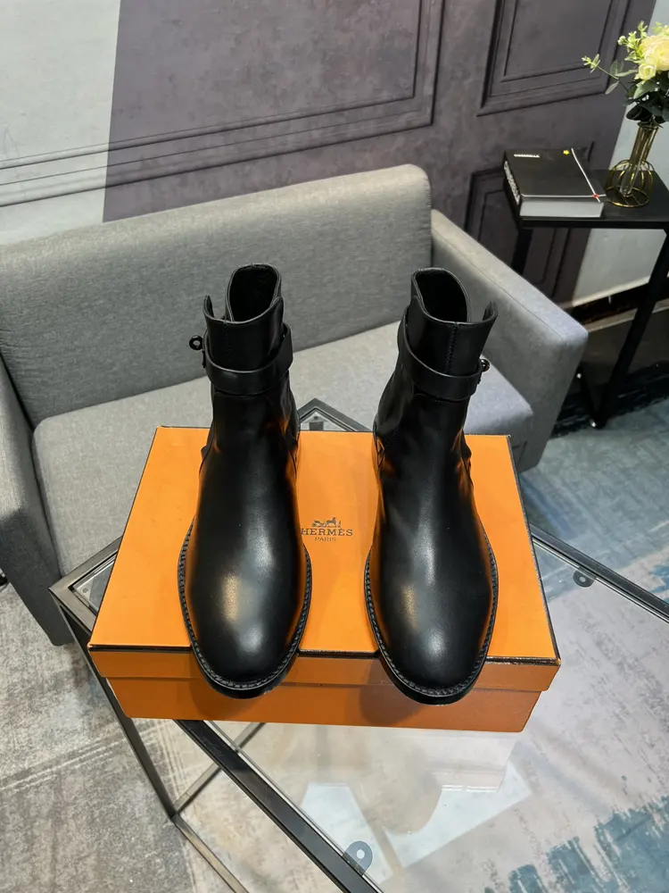 Hermès classic boots + British color matching design