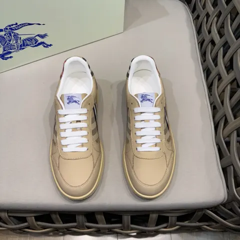 BURBERRY classic low-top sneakers |