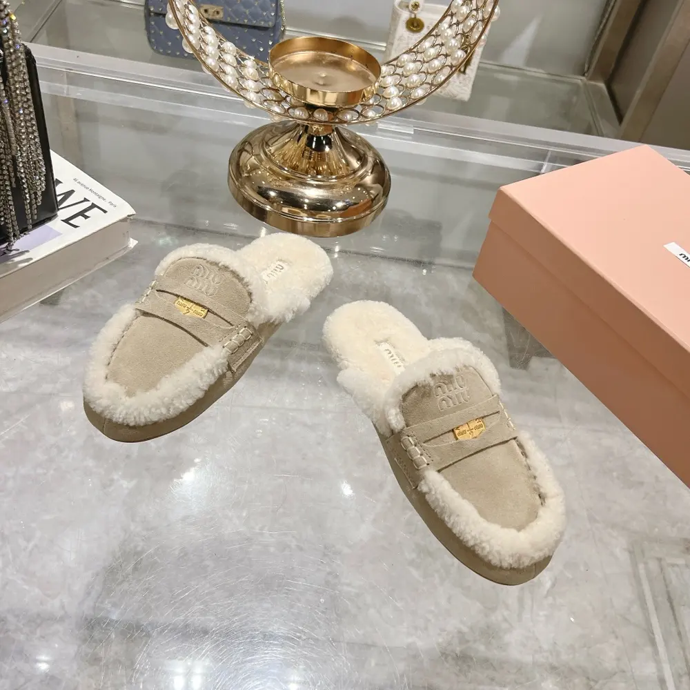 Miu Miu Miu Loafers 2024 Autumn and Winter New Style Gold Coin Lazy Furry Slippers Details