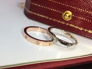 Cartier narrow version LOVE screw ring~ The narrow version design is more refined and
