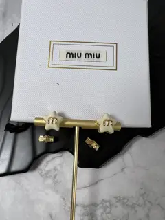 miumiu five-pointed star earrings