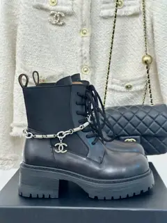 Chanel round-toed retro double C chain thick-soled Martin boots
