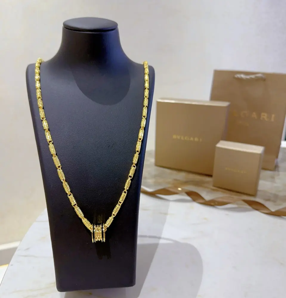 Bvlgari DIVAS’ DREAM series is in perfect condition and has invincible details. The unique