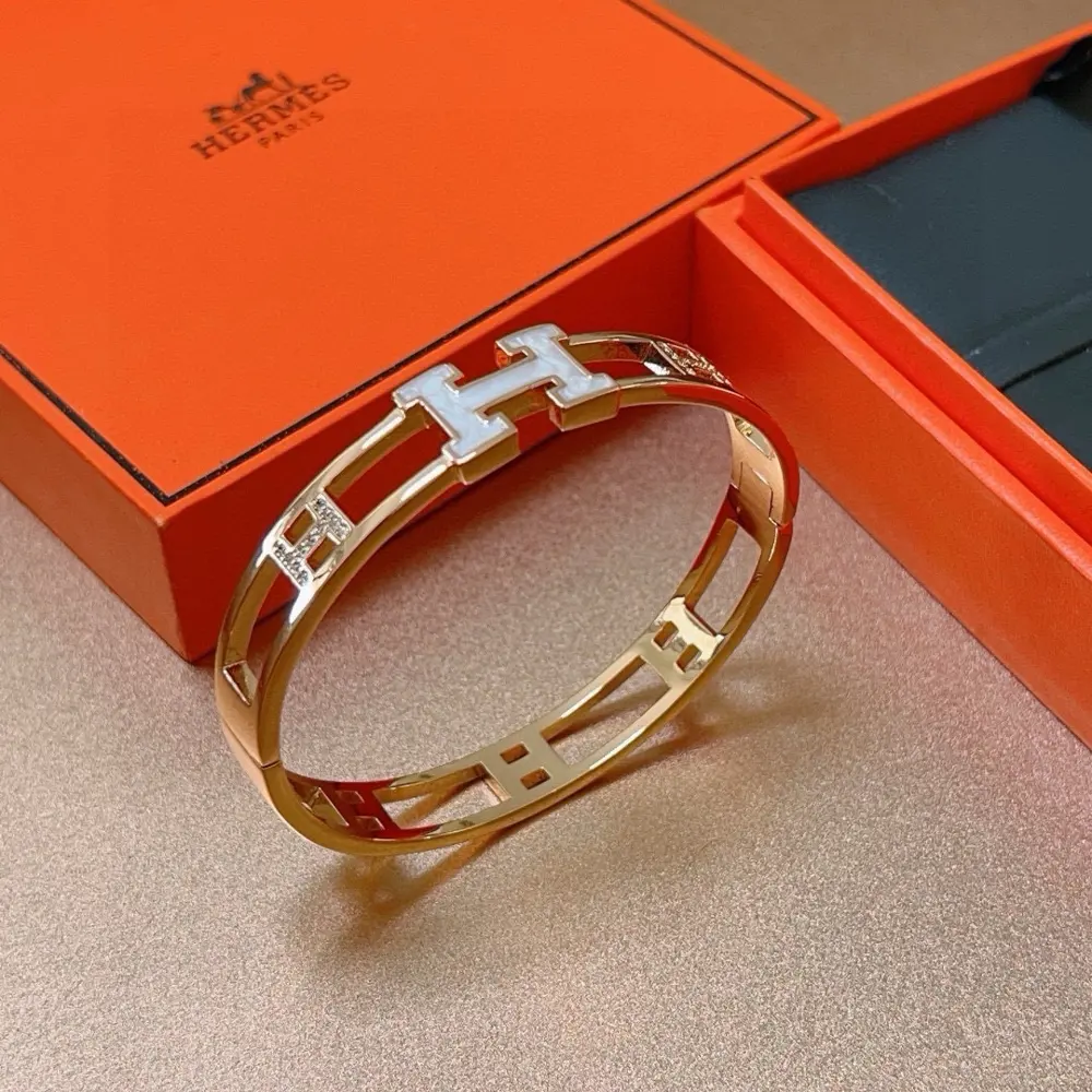 Hermès bracelet It really tests the craftsmanship of the master. Make sure the details are