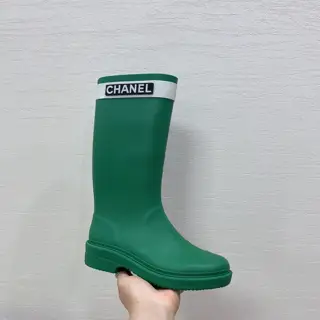 Chanel vintage rain boots▪ Vantage vintage fanatics…real antiques