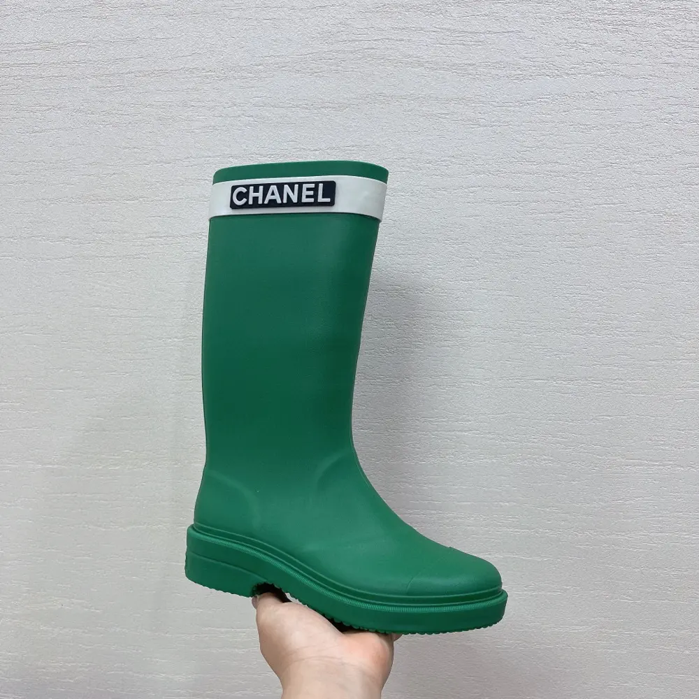 Chanel vintage rain boots▪ Vantage vintage fanatics…real antiques