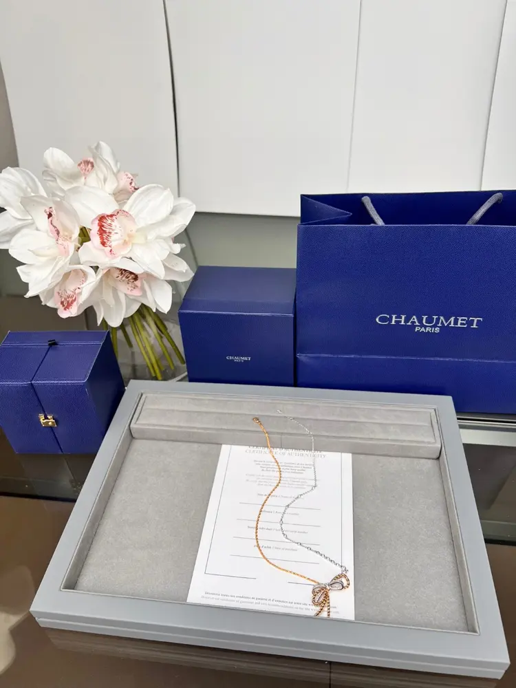 Chaumet bow necklace