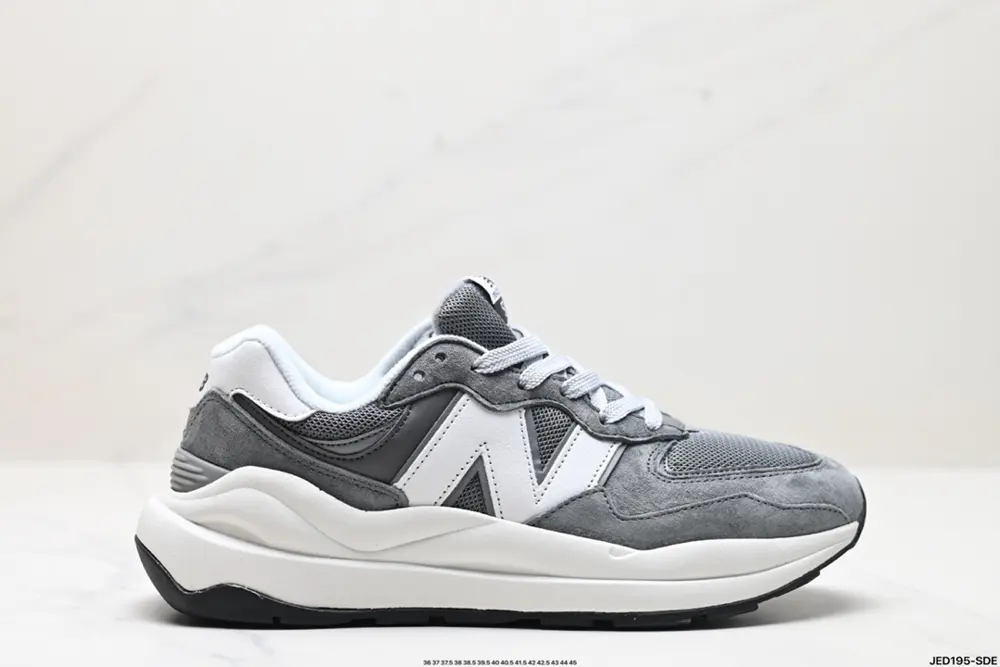New Balance NB5740 series uses a variety of carefully selected high-quality materials to M5740VPB