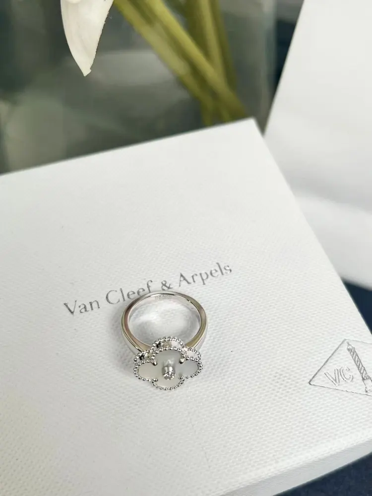 Van Cleef & Arpels white gold and white mother-of-pearl four-leaf clover ring