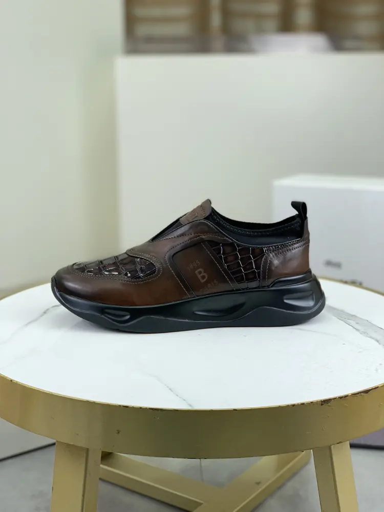 Berluti casual sneakers This model is more exquisite and fashionable with flying woven