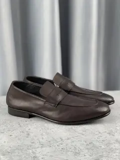 Zegna Loafers L’Asola’s tailored buttonhole details are inspired by Zegna suits. This pair