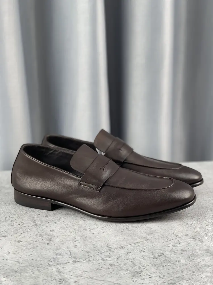 Zegna Loafers L’Asola’s tailored buttonhole details are inspired by Zegna suits. This pair