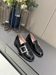 Roger Vivier loafers This pair of loafers is impeccable from the shoe shape to the leather
