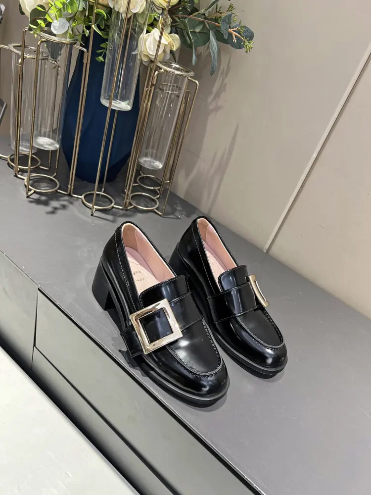 Roger Vivier loafers This pair of loafers is impeccable from the shoe shape to the leather