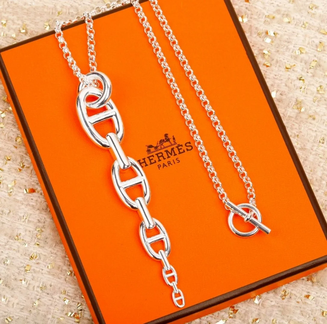 Hermes pig nose necklace