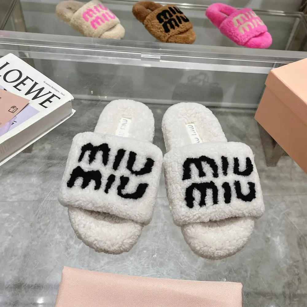 Miu Miu Miu classic autumn and winter letter fur slippers
