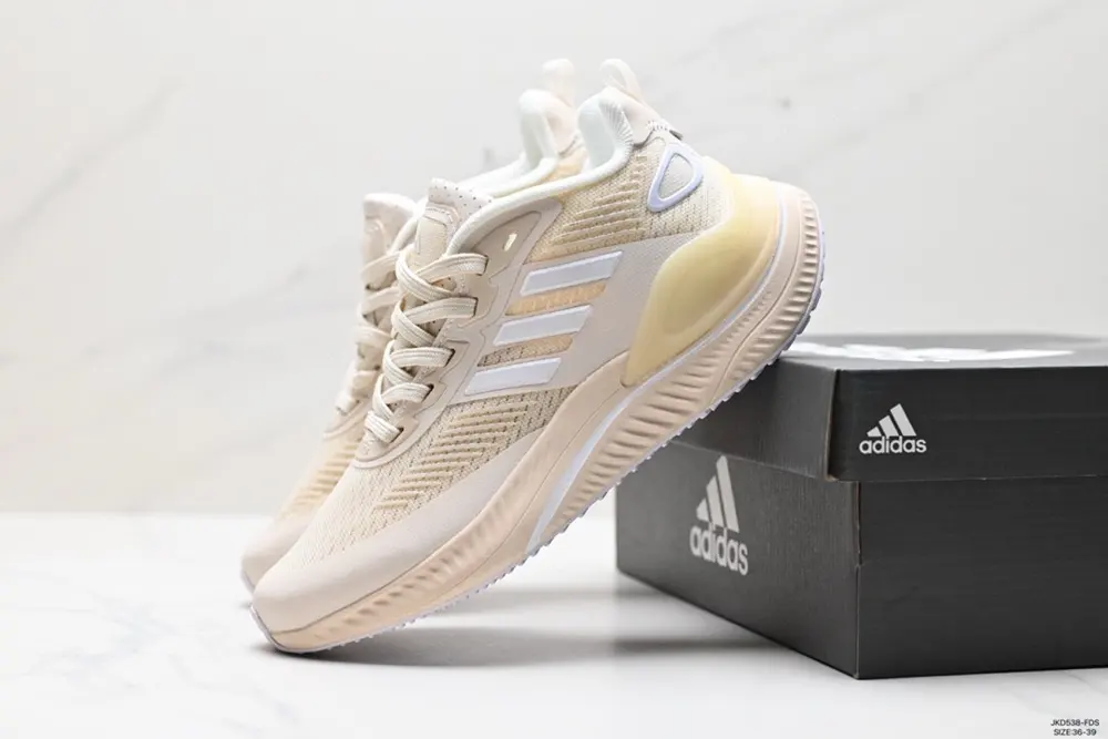 Adidas Alphamagma Alpha new training running shoes. This shoe uses a fabric upper. The toe GV7922