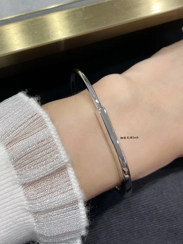 Tiffany thin polished lock bracelet