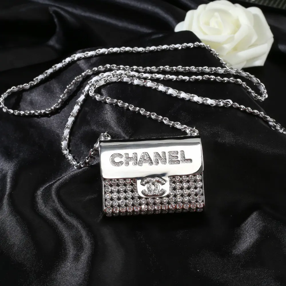 Chanel bag double C necklace