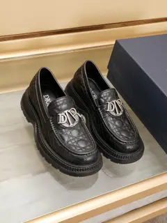 Dior’s low-top Derby casual leather shoes
