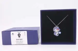 Swarovski Hello Kitty clavicle necklace with seahorse