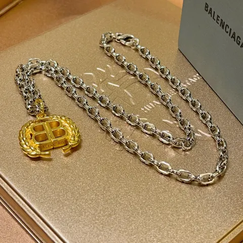 Balenciaga new necklace The same as the counter