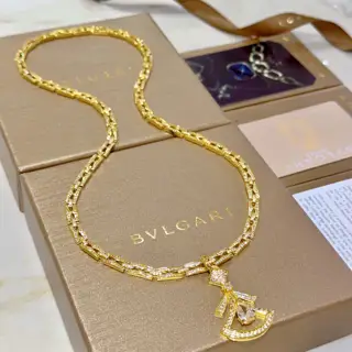 Bvlgari DIVAS’ DREAM series is in perfect condition and has invincible details. The unique