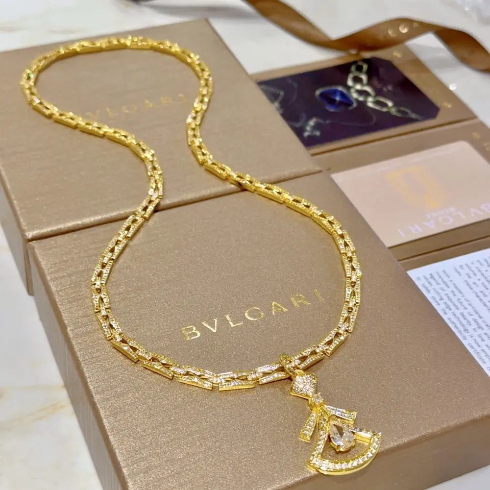 Bvlgari DIVAS’ DREAM series is in perfect condition and has invincible details. The unique