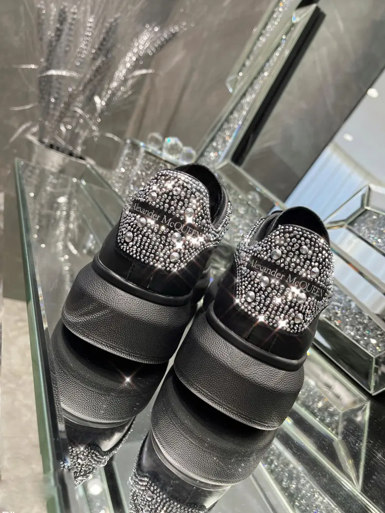 Alexander McQueen classic popular star all-match white shoes