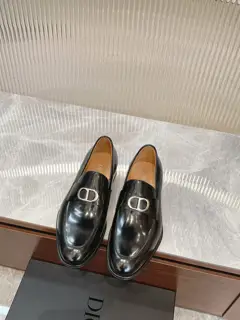 Dior Timeless loafers embody classic elegance. Elegant appearance with slender silhouette