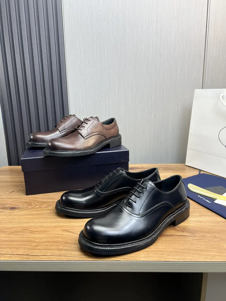 Prada men’s leather sole business casual shoes