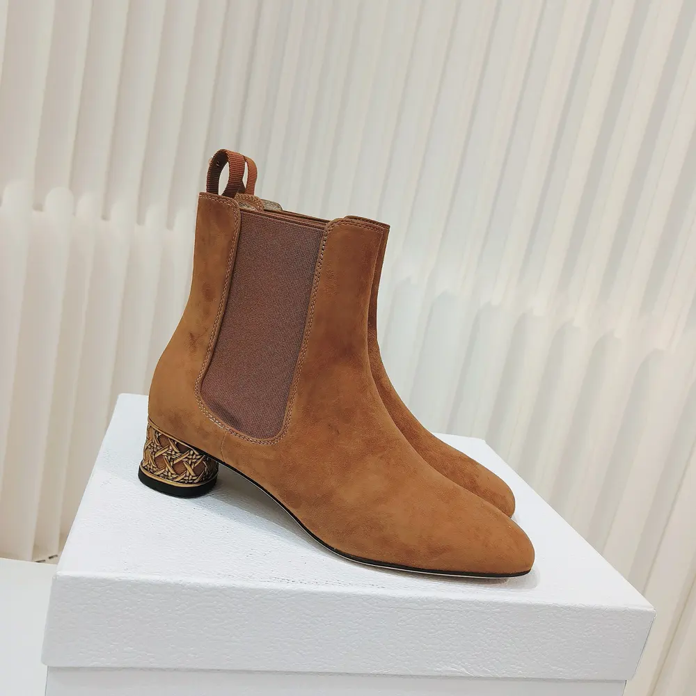 Dior high-heeled ankle boots This Dior Icon heeled ankle boot is a new product from the
