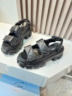 Prada new sandal series thick-soled sandals This is a must-have for summer. Soft and