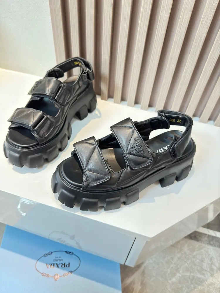 Prada new sandal series thick-soled sandals This is a must-have for summer. Soft and