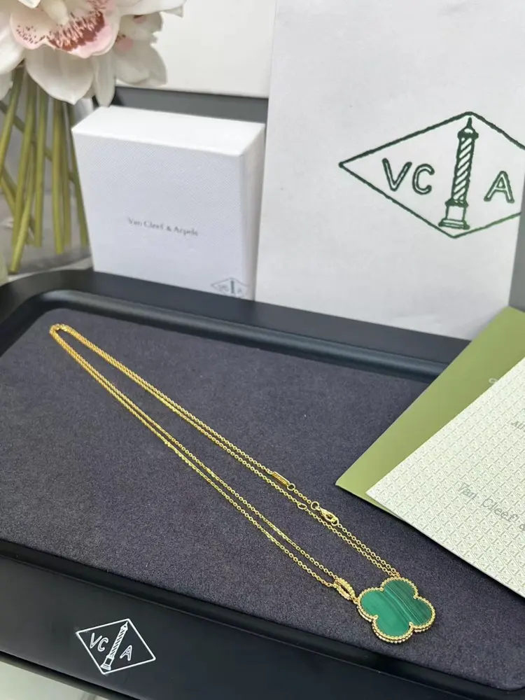 Van Cleef & Arpels Classic Large Flower Malachite Single Flower Sweater Chain Necklace
