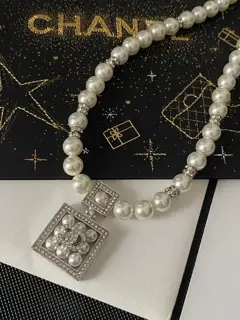 Chanel Square Pearl White Gold Diamond Square Perfume Bottle Pendant Pearl Letter Necklace