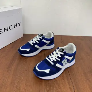 Givenchy men’s patchwork sneakers are shipped. Calfskin and suede leather are paired with