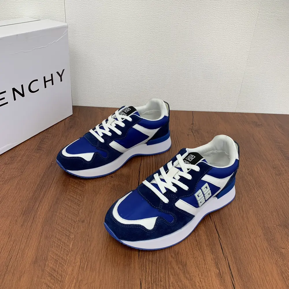 Givenchy men’s patchwork sneakers are shipped. Calfskin and suede leather are paired with