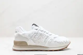 Miu x New Balance NB574 co-branded retro running shoes Khaki color delivery uses a