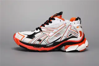 Balenciaga Runner shows the designer Demna’s sports shoe style through details such as