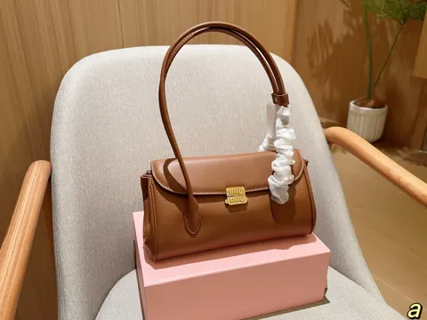 MiuMiu Baguette