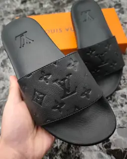 Louis Vuitton slippers